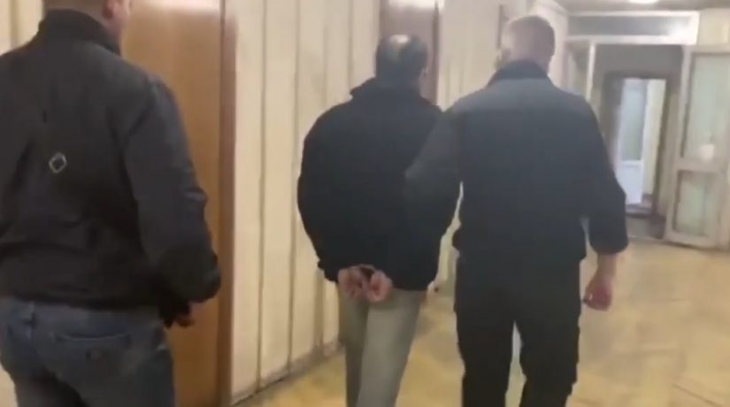 Под Киевом задержали мужчину, пытавшегося раздеть семилетнюю девочку