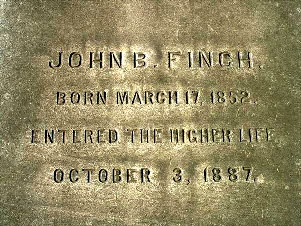 Табличка на памятнике борцу за трезовсть John B. “Bird” Finch