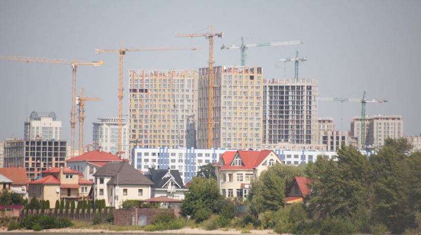 В Киевраде планируют приобрести еще 18 квартир для детей-сирот до конца года