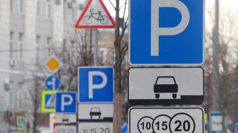 В Киеве запустили продажу электронных парковочных талонов