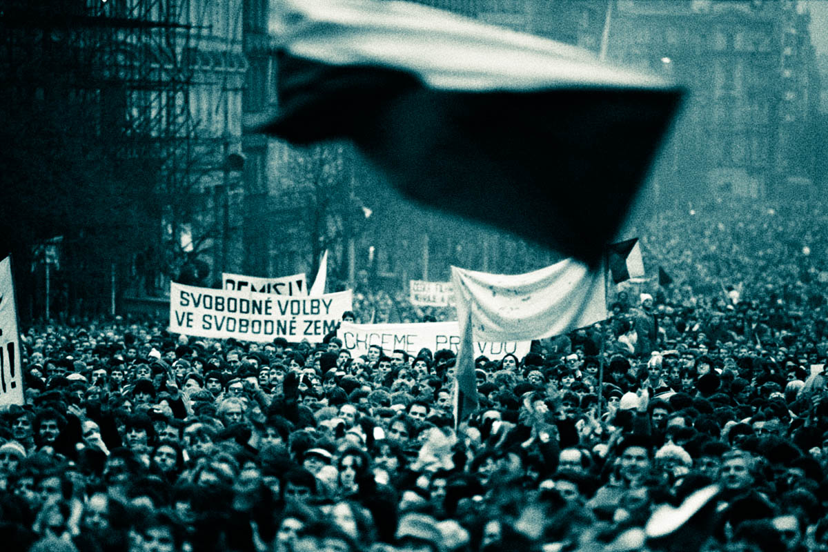 Бархатная революция Чехословакии – нацисты – восстание студентов - День студента