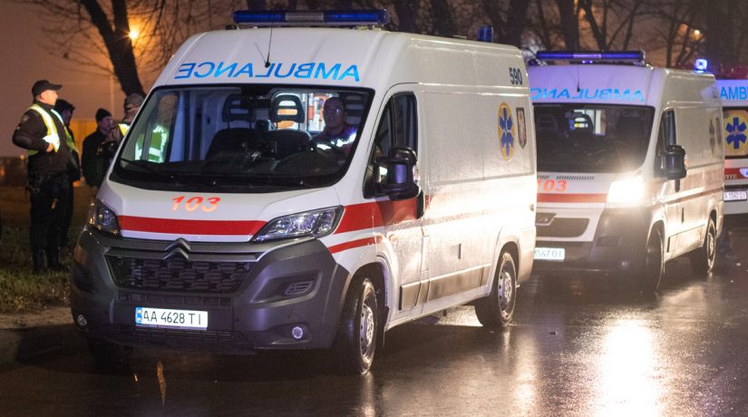 На Борщаговке столкнулись внедорожник и маршрутка, погибли два человека