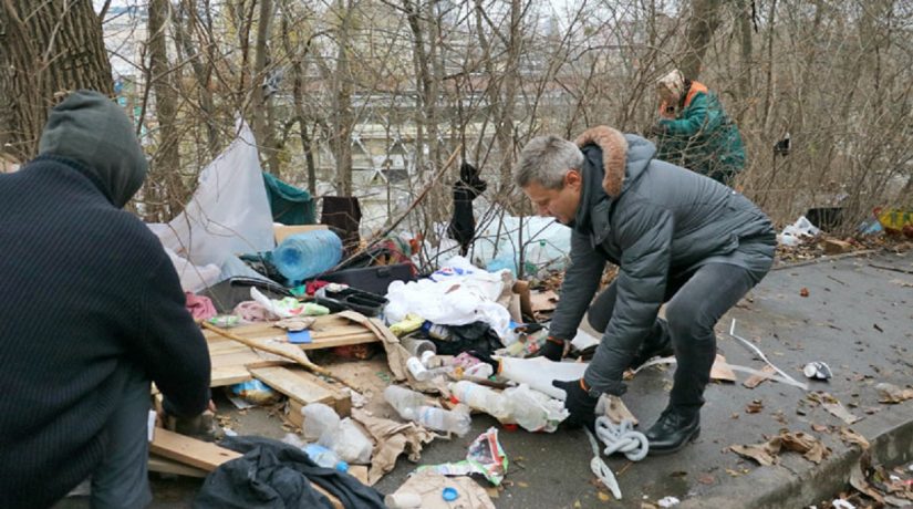 В Соломенском районе на склонах Кучминого Яра убрали стихийную свалку мусора