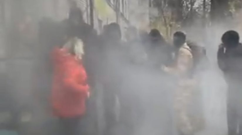 На улице Полевой неизвестные пытались силой выселить людей из общежития