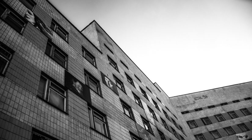 В Подольском районе из окна психбольницы выпрыгнули три девушки