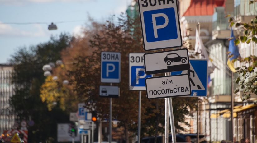 Муніципальні парковки у Києві тимчасово стали безкоштовними
