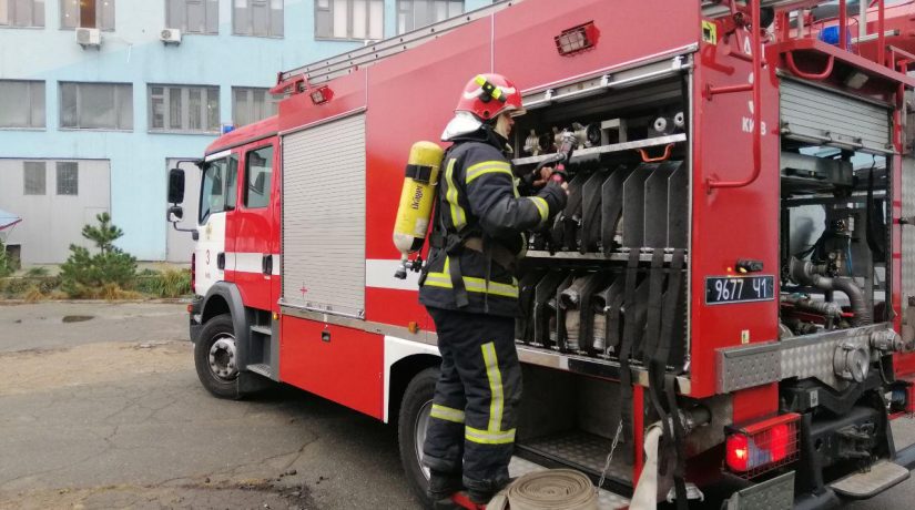 Спасатели ликвидировали пожар в административном здании