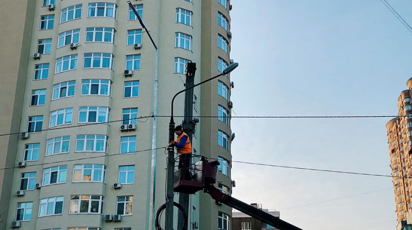 Улицу Драгоманова перевели на LED-освещение
