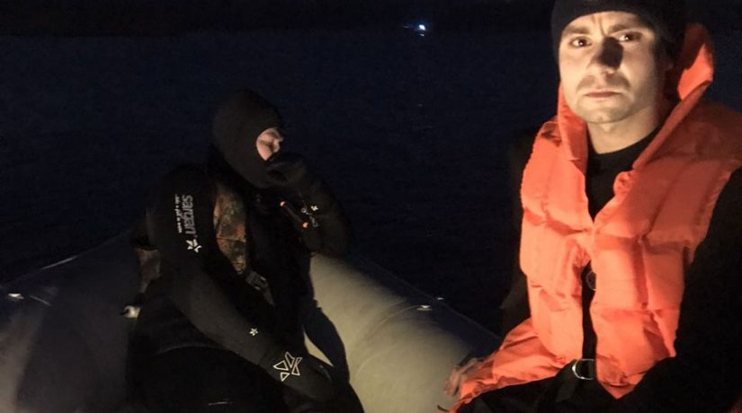 В акватории Днепра спасли подводного охотника