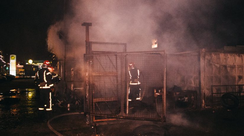 В Подольском районе сгорела шиномонтажная мастерская