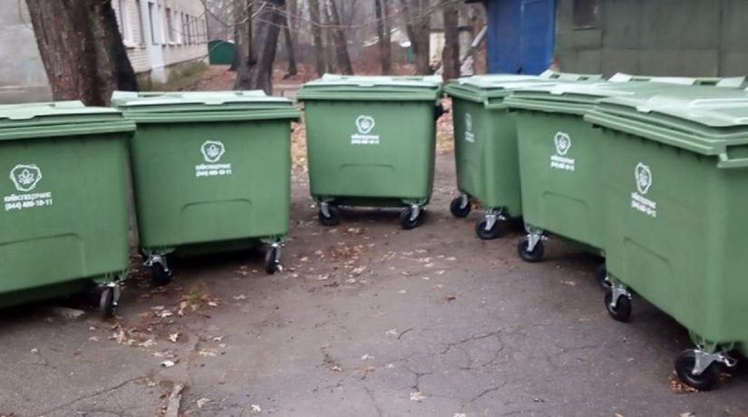 На улицах города установили 451 новый контейнер для мусора