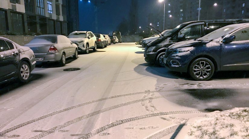Дороги Киева с ночи расчищают около 200 снегоуборочных машин