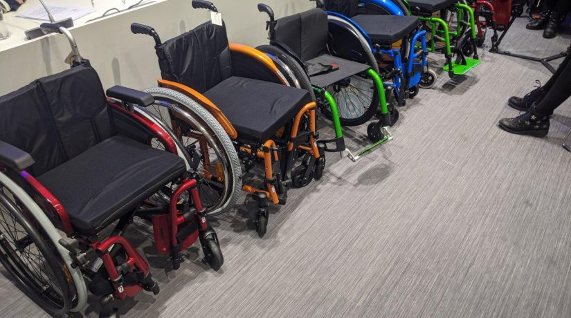 В Киеве 12 детей с инвалидностью получили новые колесные кресла