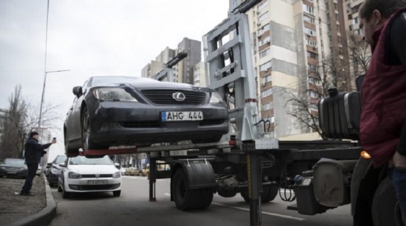 В Киеве будут круглосуточно эвакуировать автомобили