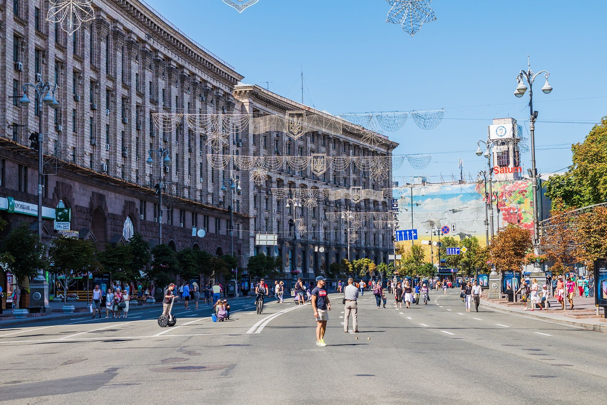 Крещатик в киеве. Улица Крещатик в Киеве. Центральная улица Киева. Киев Крещатик фото 2020. Хрещатик 2020.