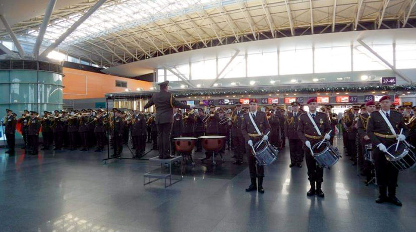 В аэропорту “Борисполь” в честь “киборгов” сыграли на уникальном инструменте