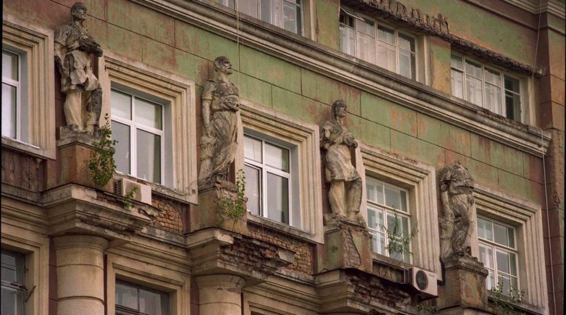 С фасадов старинных домов в центре Киева исчезли статуи – власти об этом ничего не знают