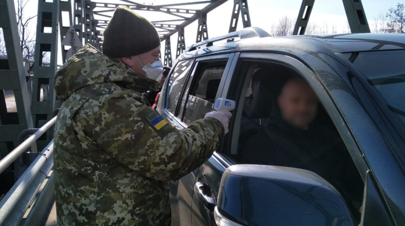 На границе ввели температурный скрининг для всех прибывающих в Украину