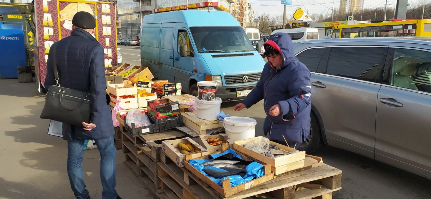 просп. Глушкова, стихийная торговля