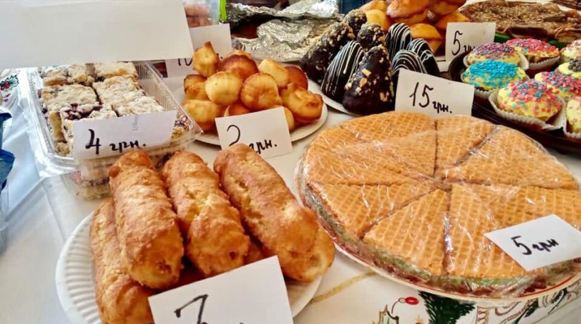 7 грн за сосиску в тесте – в Буче школьники организовали ярмарку