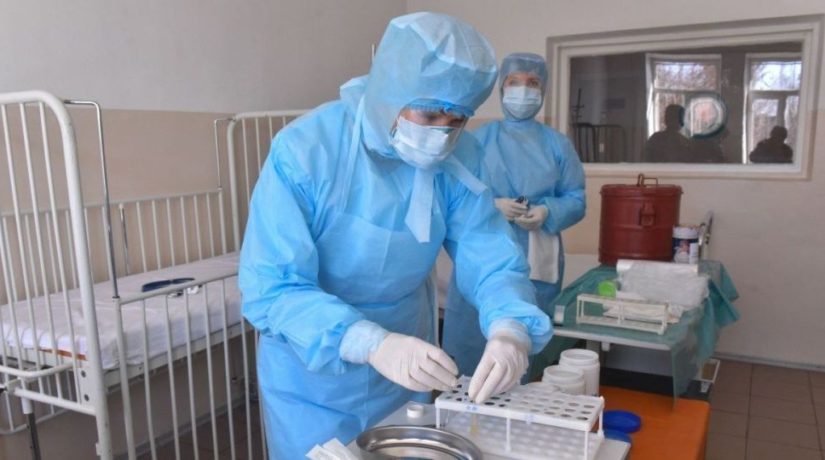В Україні за добу 406 нових випадків COVID-19, 12 – померли