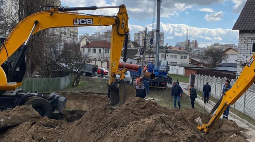 5 пригородов остались без воды из-за аварии в Киеве