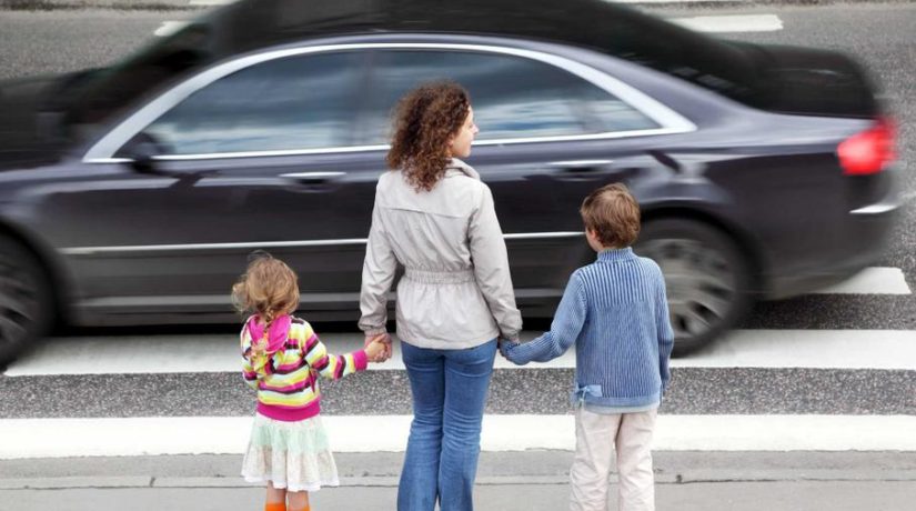 Владельцы элитных авто чувствуют превосходство и реже пропускают пешеходов – исследование