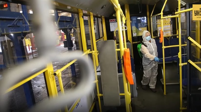 Видео дня. Как моют и дезинфицируют троллейбусы