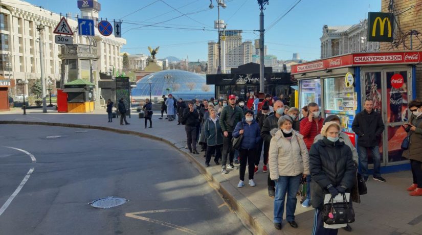 Комісія Київради відхилила одразу дві петиції киян про скасування зупинки транспорту під час тривог