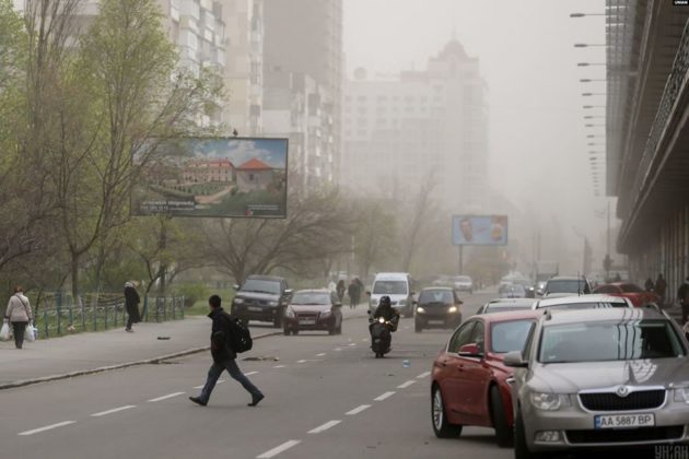 Індекс повітря в Києві станом на 18:00: загроза відступає