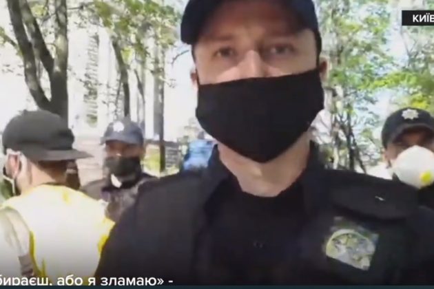 Київська поліція побила журналіста Кутєпова за перебування на “зеленій зоні”