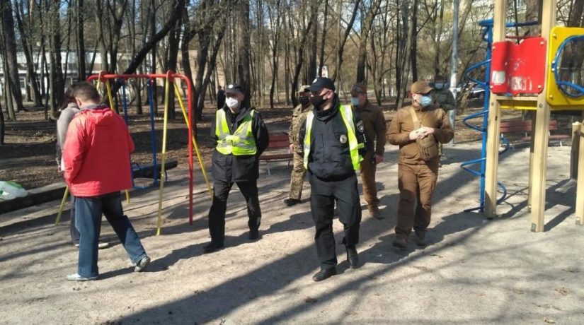 В Киеве появились «карантинные» патрули – кому уже можно бояться