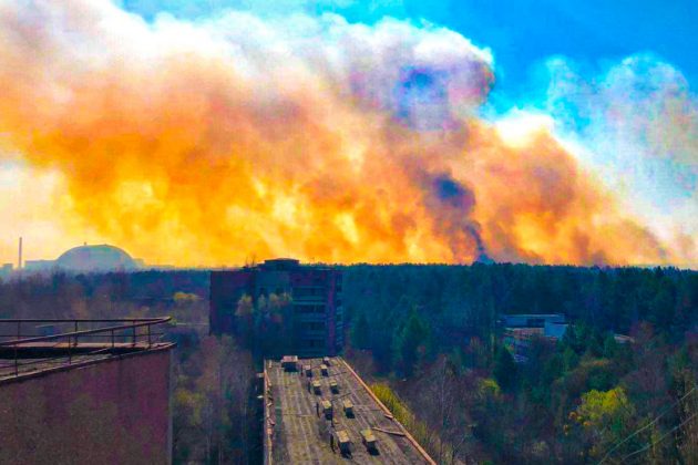 Пожежа в Чорнобилі наближається до сховища радіоактивних відходів