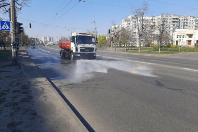 У повітрі Києва присутні продукти горіння – вулиці посилено миють