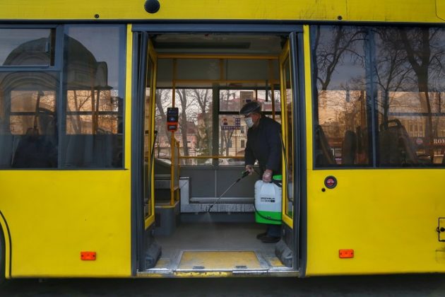 Маршрути трьох автобусів та тролейбуса змінять через ярмарки – графік