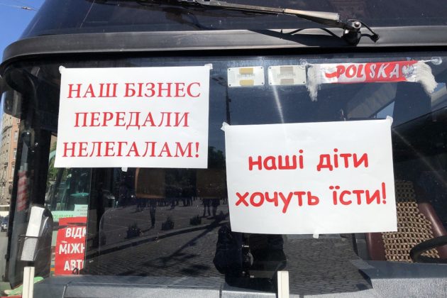 Мітинг автобусів в центрі Києва – вони хочуть працювати