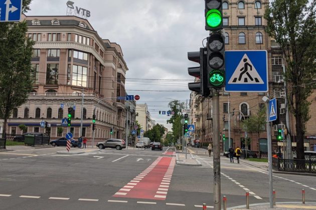 У Києві з’явились перші велосипедні світлофори