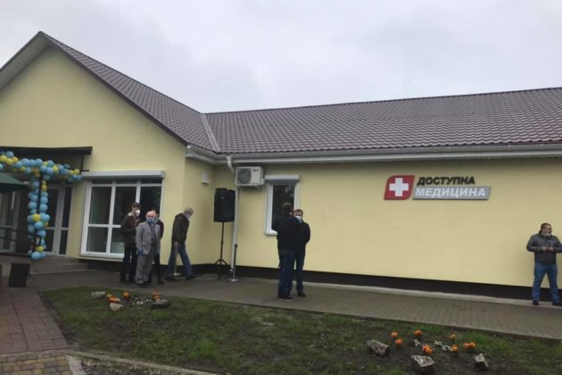 Громада в Обухівському районі отримала нову амбулаторію і медавтомобіль