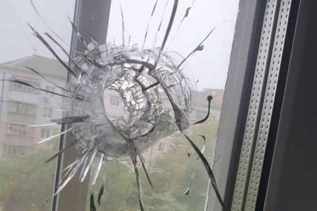 Прострелені вікна і кулі в квартирах – наслідки розбірок в Броварах