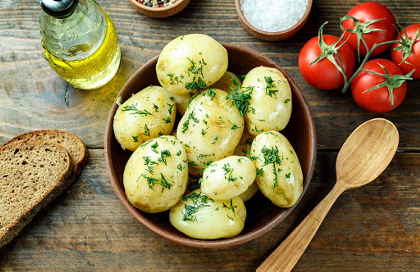 Свежая картошка с укропом