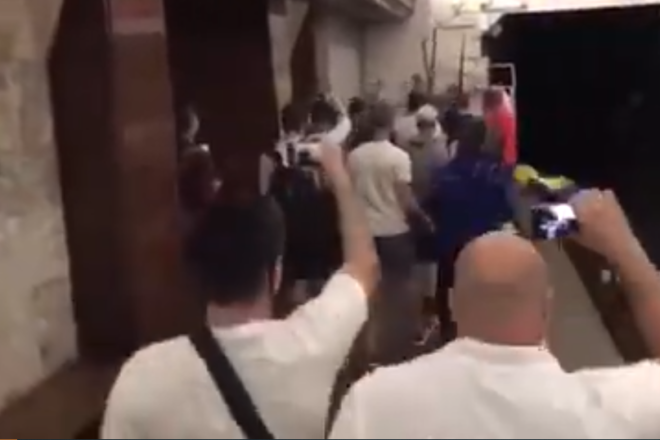 Шаріївці напали на ветеранів “Азову” в метро – відео