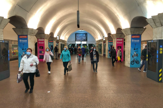 Пасажирів без масок в метро не впускатимуть