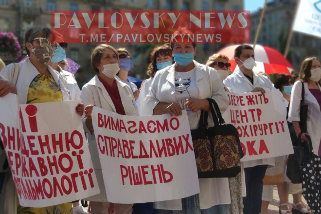 “Закриваєте лікарню – відкривайте кладовище”. Медики 2 закладів вдруге протестують під мерією “Закриваєте лікарню – відкривайте кладовище”. Медики 2 закладів вдруге протестують під мерією