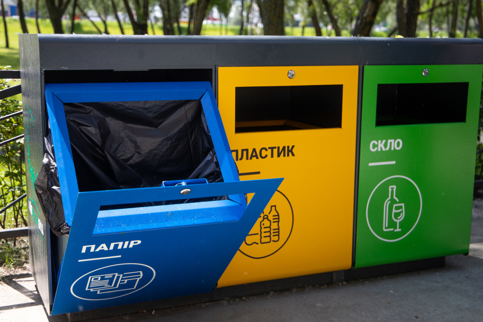 контейнери для роздільного збору сміття, парки