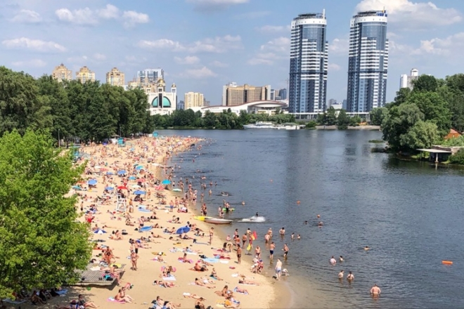 Кишкова паличка на всіх пляжах Києва – коли можна буде купатися