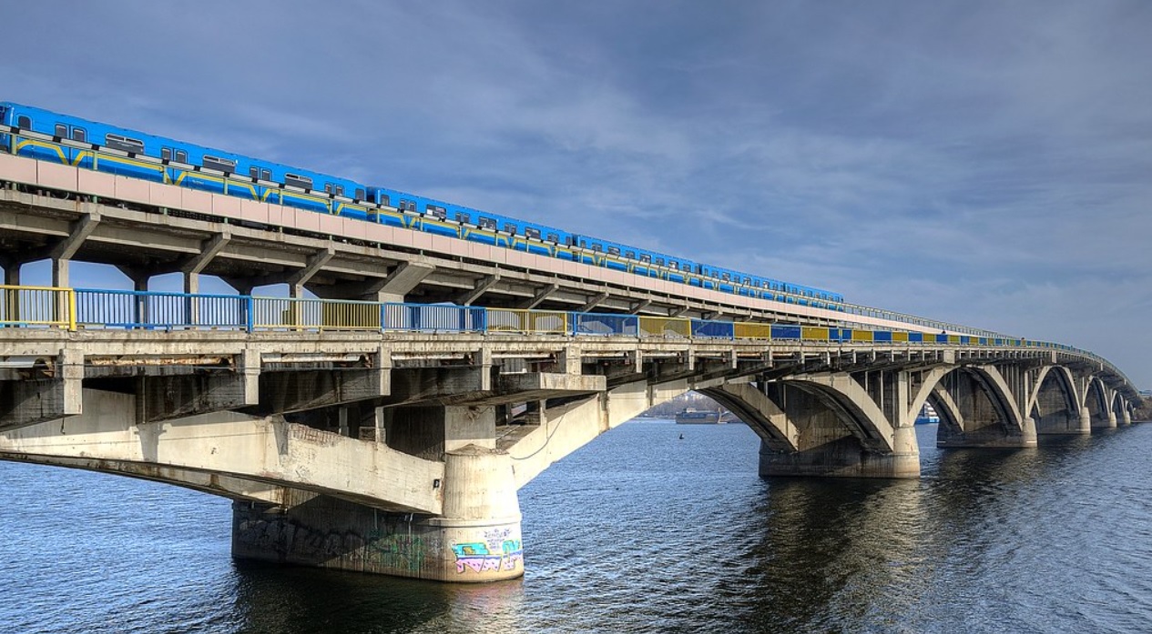 Мост метро. Мост метро Киев. Мост метро Киев памятник. Мост метро Тульская. Мост метро Лесная.