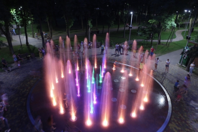 Коли можна побачити шоу інтерактивного фонтану в Сирецькому парку (ГРАФІК)