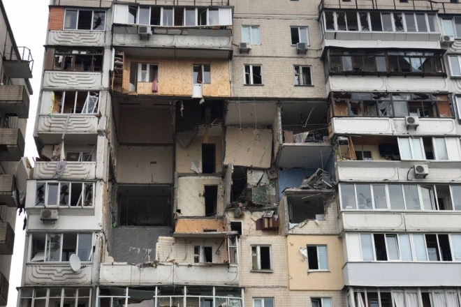 Мешканці пошкодженого вибухом будинку на Позняках обурені платіжками за тепло (ФОТО)