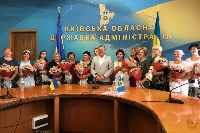 14 жінкам Київщини вручили відзнаки “Мати-героїня”
