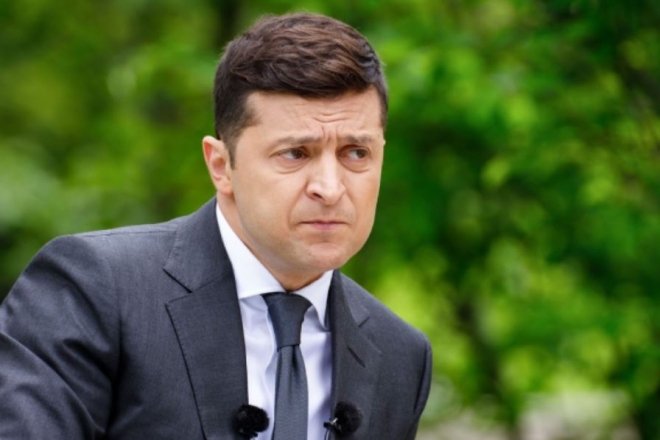 Зеленський приносить “одні нещастя”. Українці просять заборонити візити президента